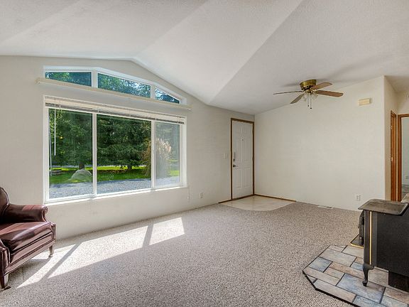4th image of 826 Hazzle Ct