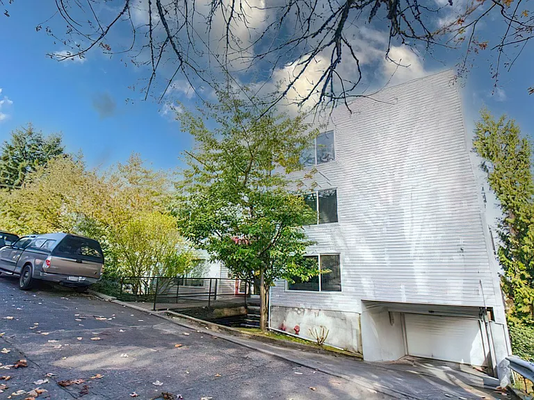 Maple Leaf Residences — Photo 31