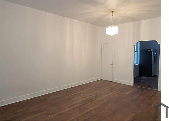 2411 N Hollywood St — Photo 3