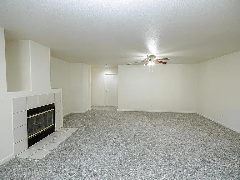 2012 Spring Ln — Photo 7
