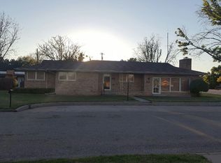 611 Sunset Rd, Seymour, TX 76380