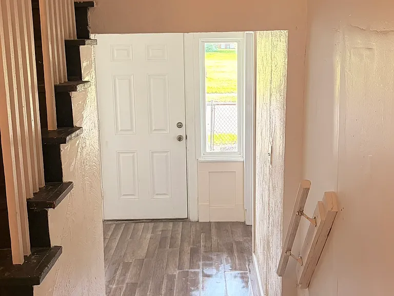 1601 Holyrood Rd — Photo 21