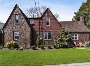 30 Hemlock St, Floral Park, NY 11001