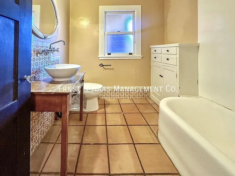 601 Termino Ave — Photo 10