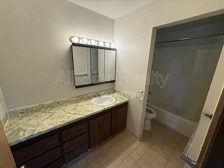 Norseman Apartments — Photo 23