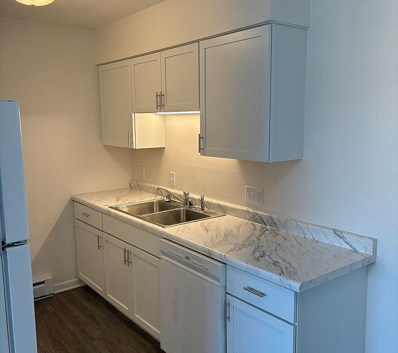 1st image of 834 N Bell St #8