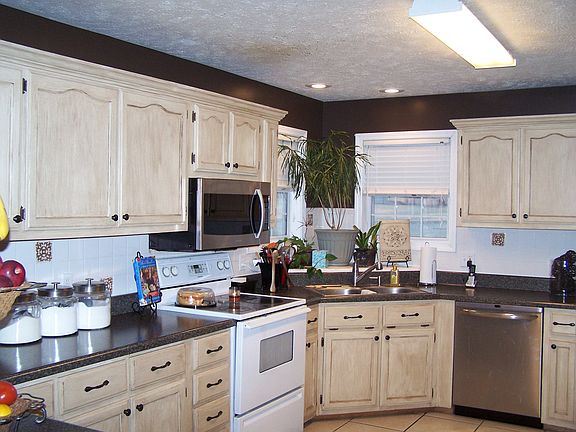 2nd image of 11 Brittney Ln