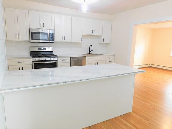 3rd image of 30 Jenkins St