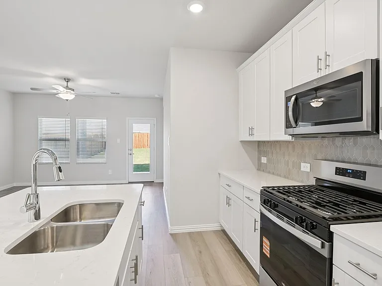 717 Leavenworth Dr — Photo 6