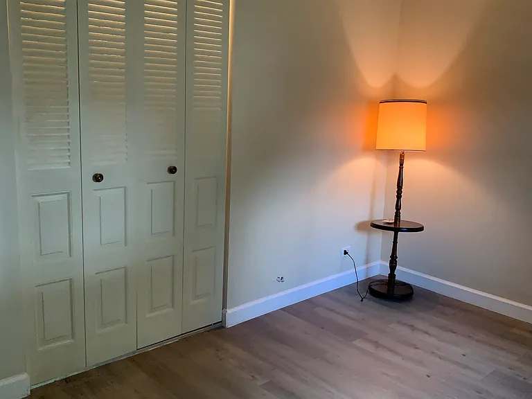 2nd bedroom w/ big closet