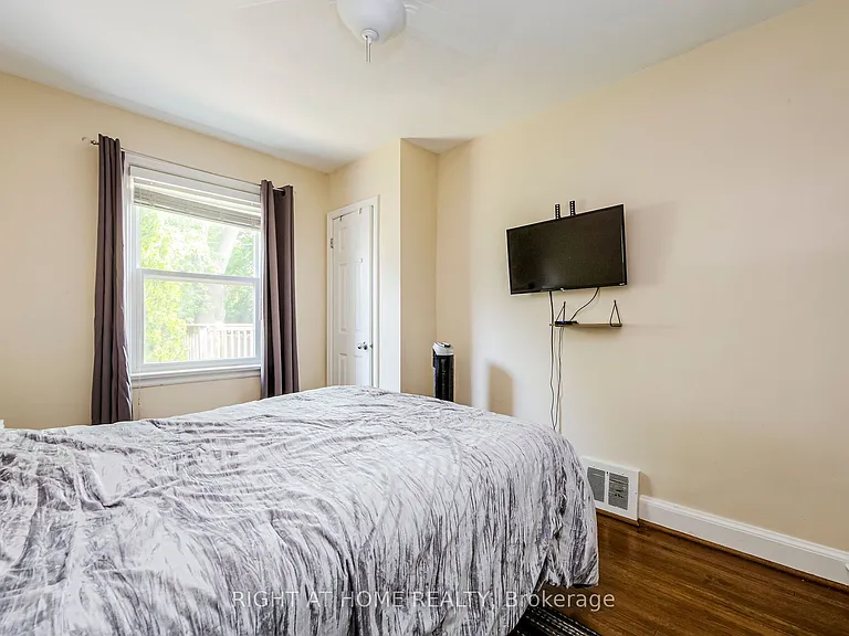 32 Florens Ave — Photo 17