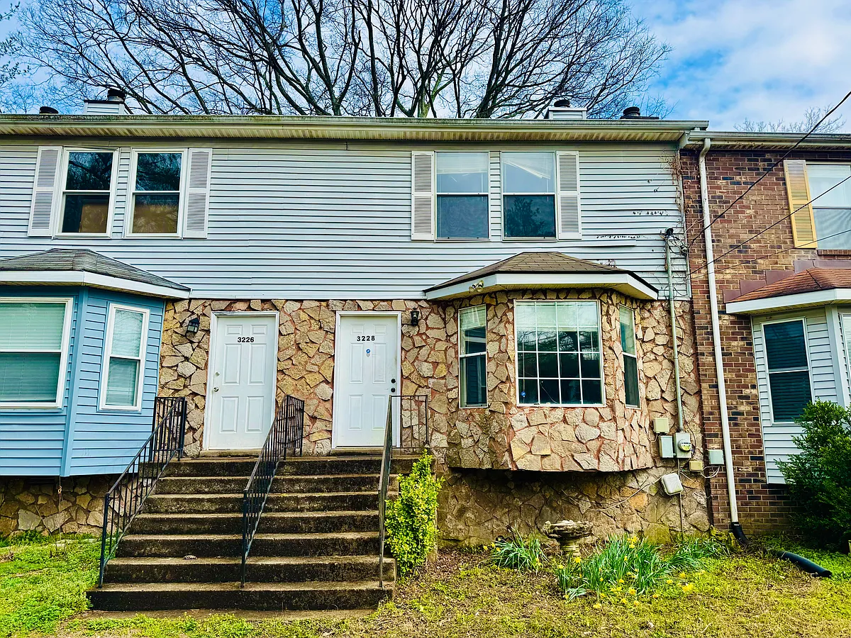 Building Photo - 3228 Lakeford Dr