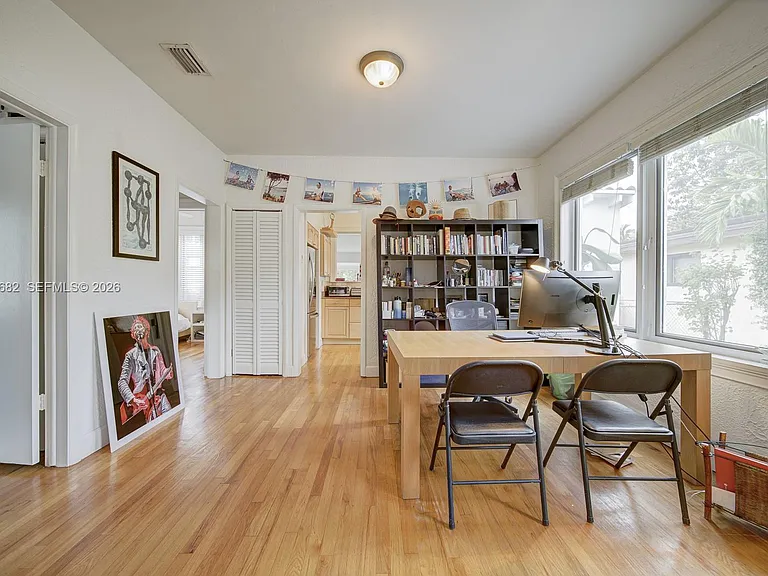 1212 Medina Ave — Photo 8