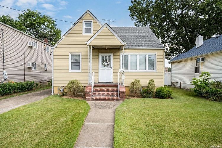 1st image of 39 Hunnewell Ave