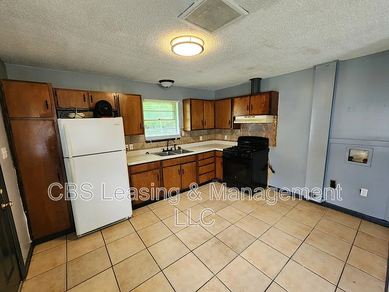 2703 Gregg Ave — Photo 6