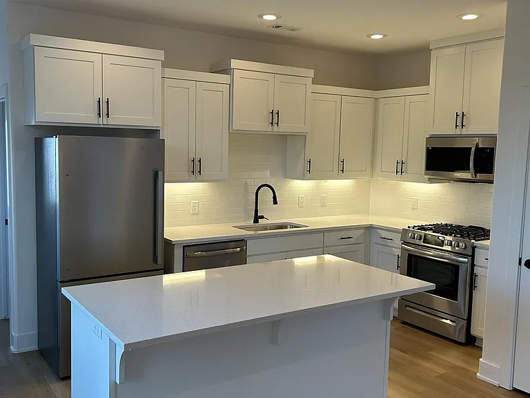 1623 W Stone St #3 — Photo 3