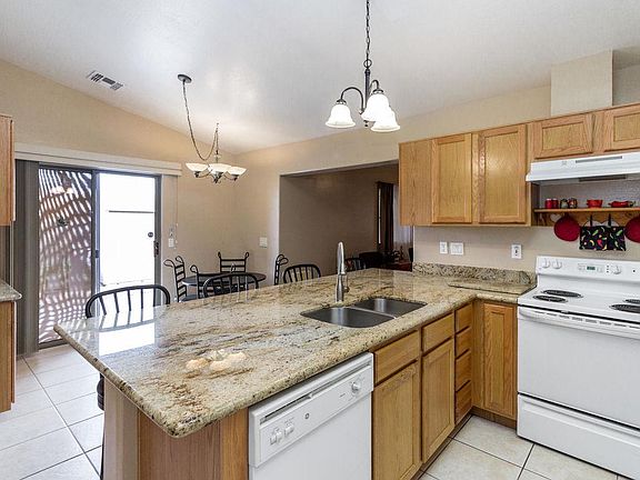 4th image of 847 E Brookfield Cir