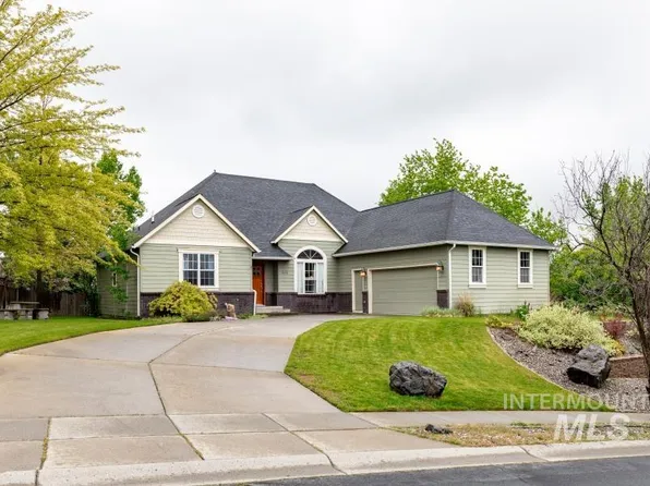 1875 Rolling Hills Dr, Moscow, ID 83843