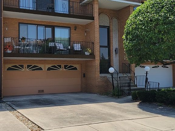 3rd image of 4025 W 93rd Pl APT 2E