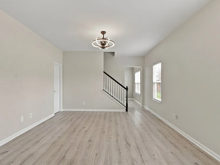 2055 Hemlock Dr #1 — Photo 5