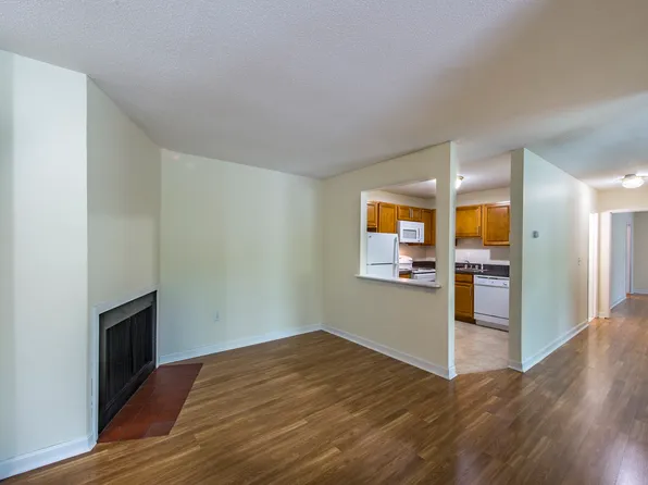 Redwood Hills, 382 Sunderland Rd #25, Worcester, MA 01604