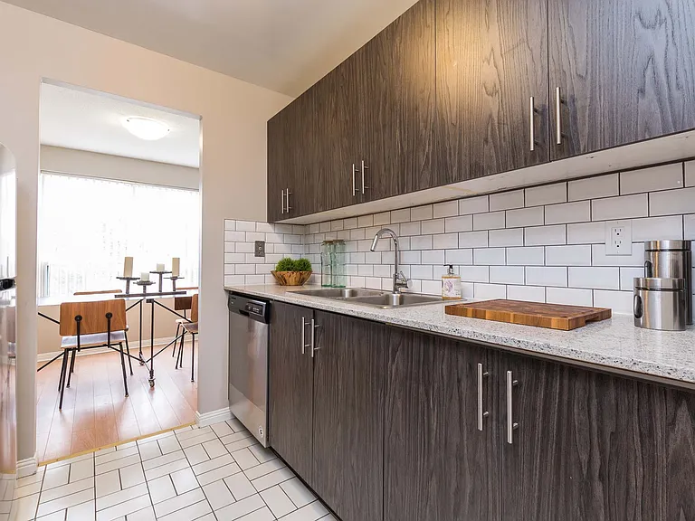 619 William St — Photo 13
