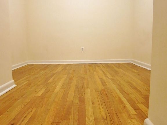 3rd image of 207 E 89th St APT C14