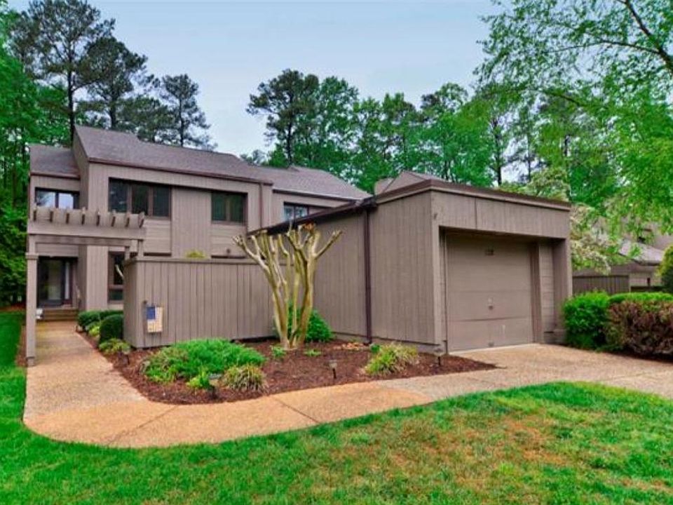 Attached garage and court yard
