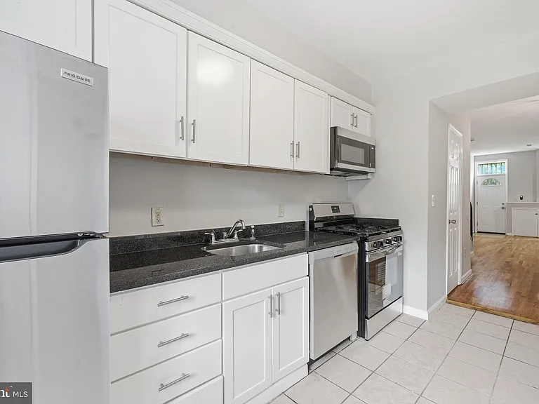 1230 Wylie St NE — Photo 9