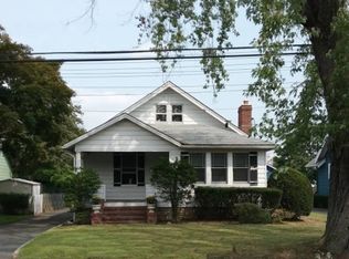 37 County Line Rd, South Farmingdale, NY 11735