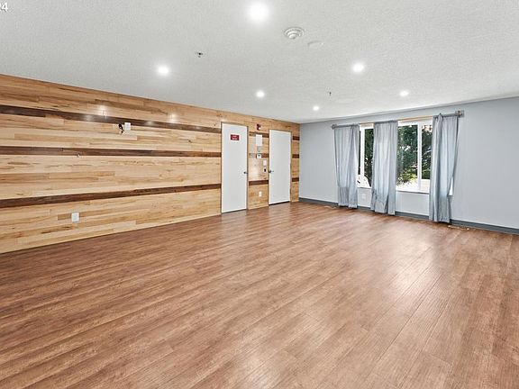 5th image of 710 SE 16th Ave