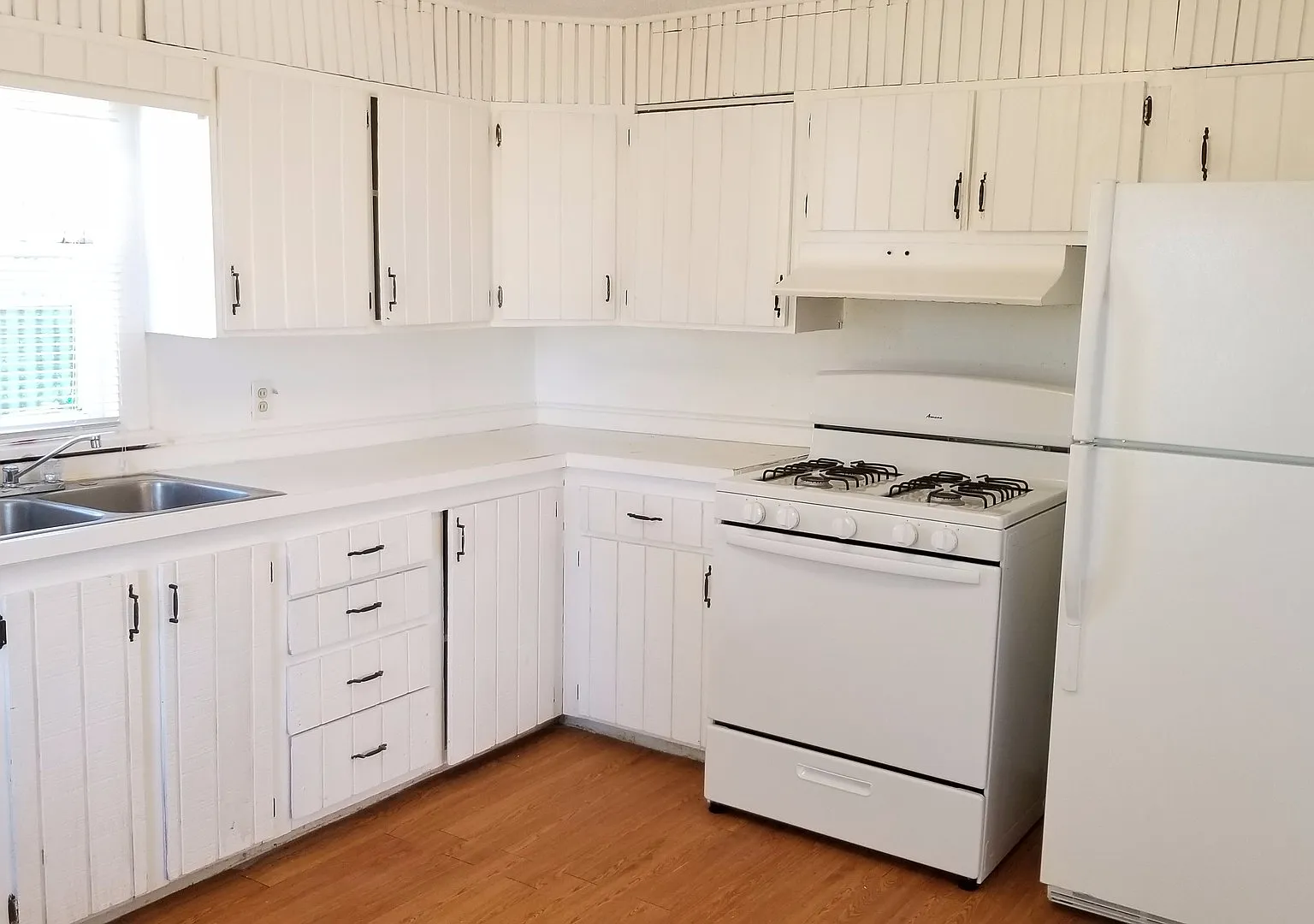Adorable Home On Large Lot — Photo 3