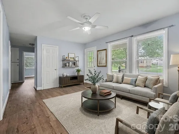 802 Stowe Dr, Lowell, NC 28098
