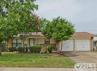 2821 Seabeach St, Irving, TX 75062