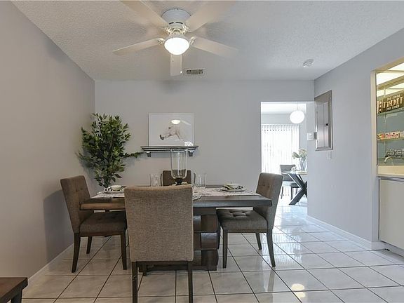 5th image of 3209 Oak Lawn Pl #213