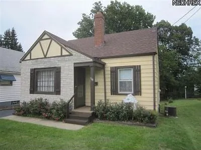 568 Miller Ave photo 1