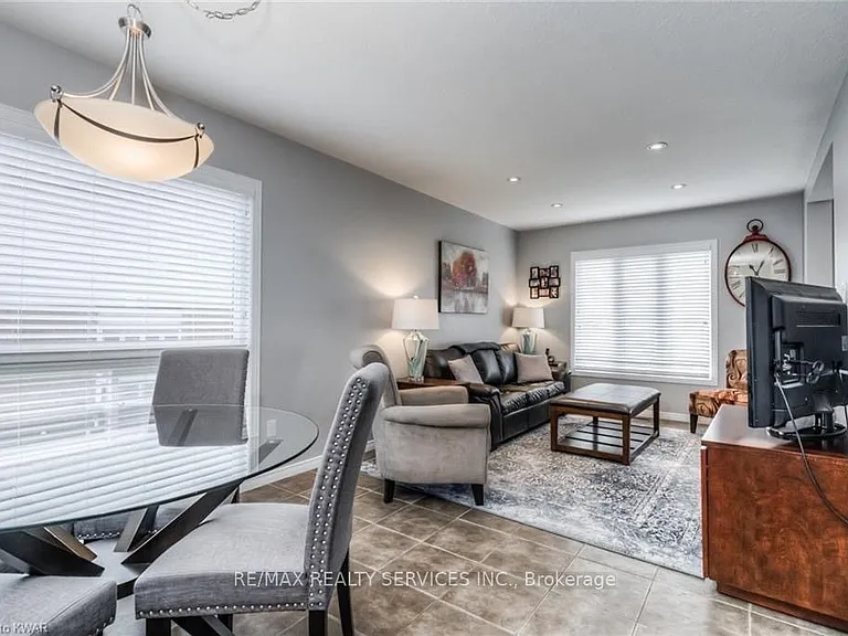 317 Briarmeadow Dr — Photo 8