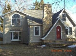 617 W Cook St, New London, WI 54961