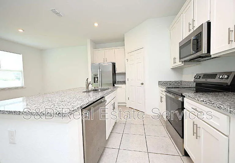 685 Crown Rose Dr — Photo 5