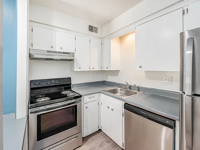 221 E Hargis St #221D — Photo 5