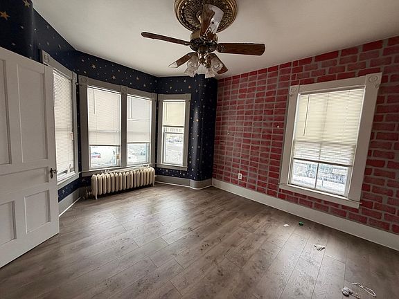 4th image of 372 N Main Street