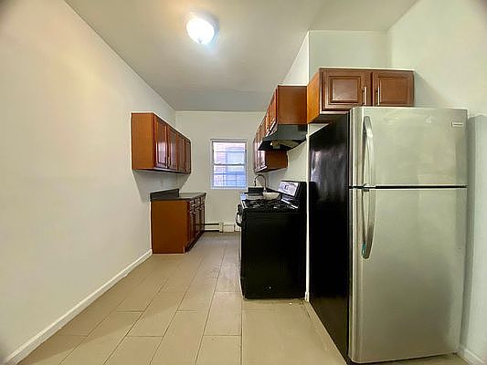 4th image of 531 Sheffield Ave Floor 1
