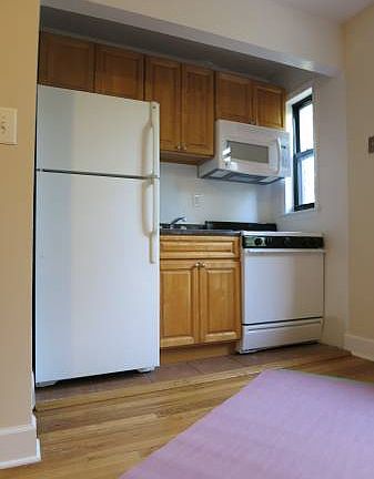 4th image of 2109 19th St APT 3C
