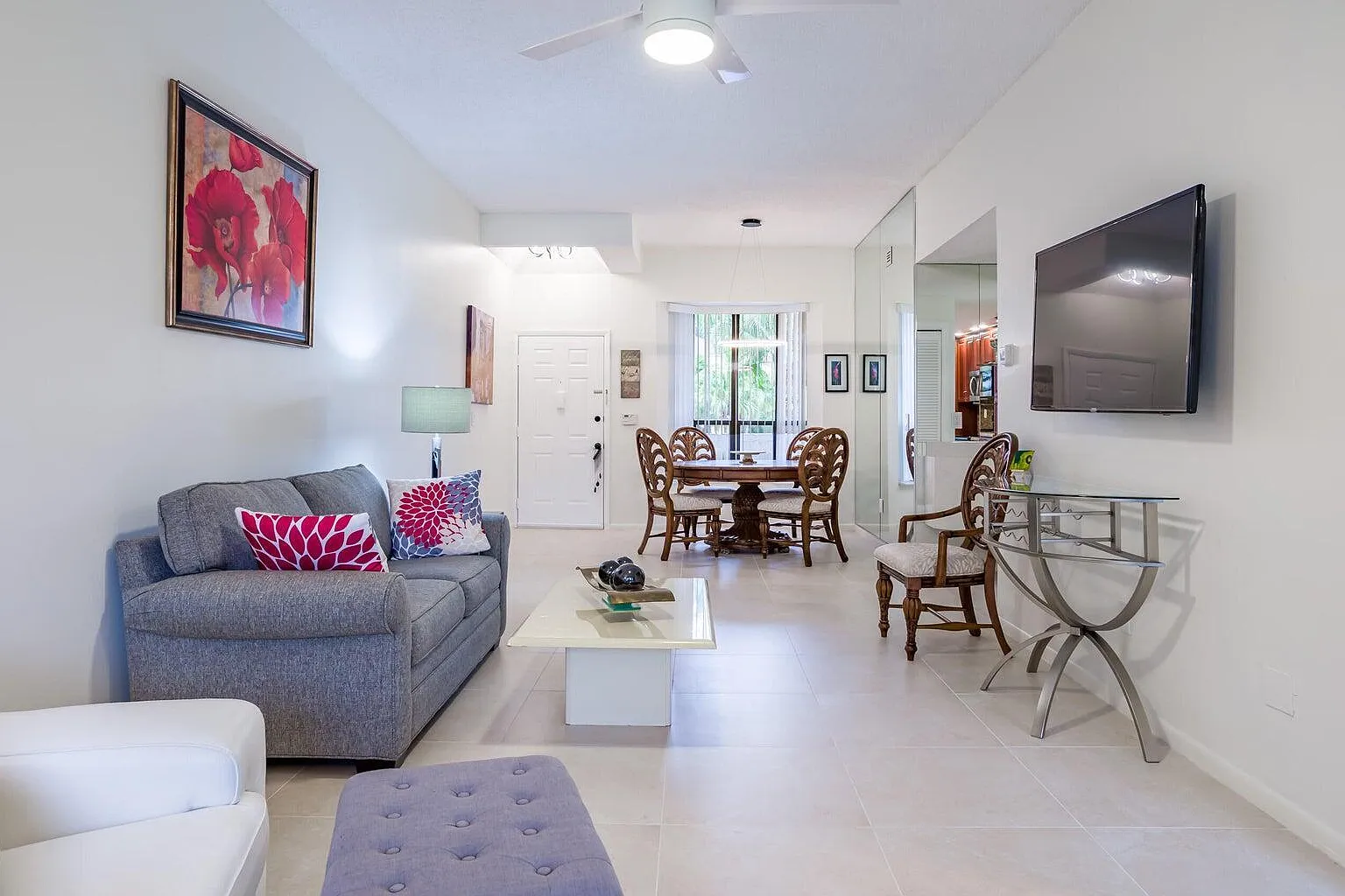 2 bed, 2.0 bath, 1323 sqft, $5,000 — Photo 4