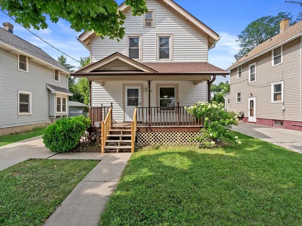 712 West College AVENUE, Waukesha, WI 53186