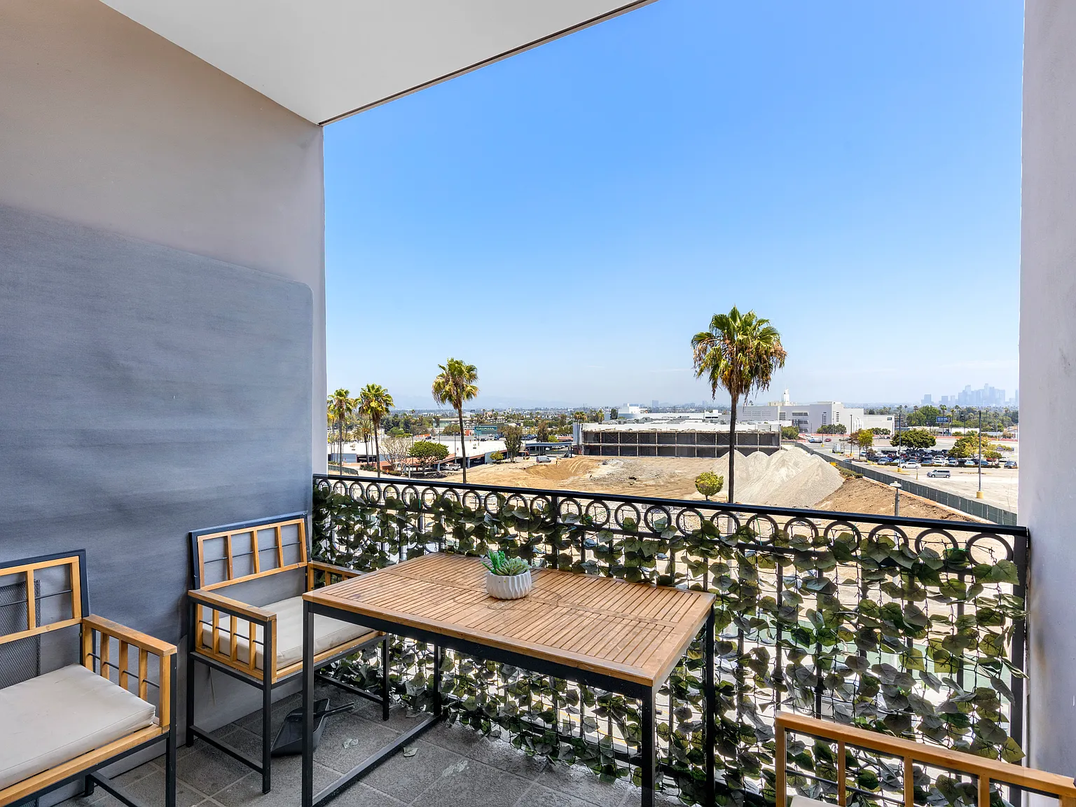 2 bed, 1110 sqft, $3,500 — Photo 4