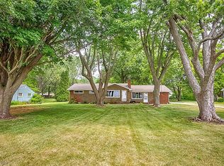 9842 Market Ave N, Hartville, OH 44632