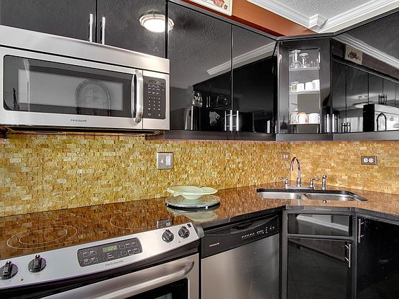 4th image of 909 N Logan St APT 11K