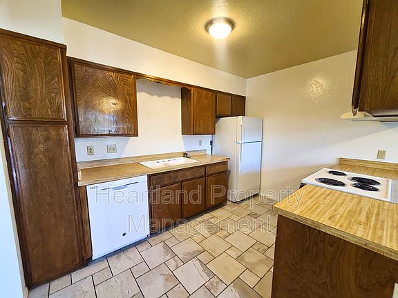 4th image of 122 S Anza St