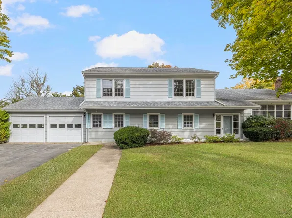 167 W Hawthorn St, Dartmouth, MA 02747